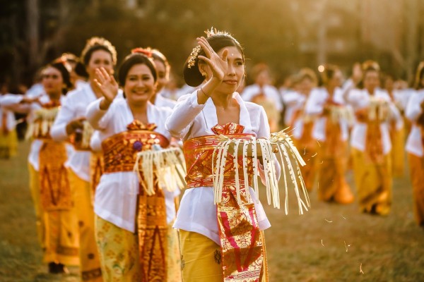 Orang Bali Menari Tradisional