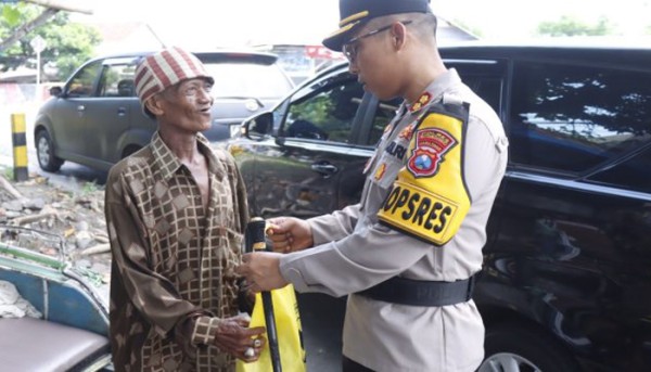 Kapolres Situbondo Salurkan Bantuan Sembako