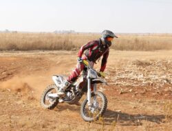 Teknik Dasar Berkendara Motor Trail untuk Pemula