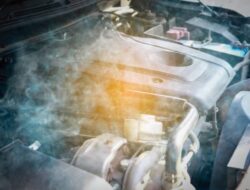 10 Kebiasaan Buruk yang Bikin Mesin Mobil Cepat Rusak dan Solusinya