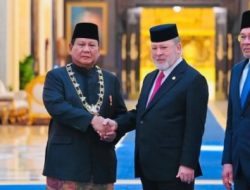 Presiden Prabowo Dianugerahi Penghargaan Darjah Kerabat Johor di Malaysia