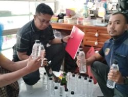 Polsek Besuki Sita Puluhan Botol Miras Ilegal di Dua Titik Operasi Pekat