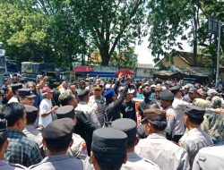 Warga dan LSM Siti Jenar Desak Pemkab Tutup Stockpile Sawdust Banyuglugur