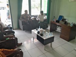 Perwakilan Warga Banyuglugur Kembali Geram, Mereka Terus Desak Penutupan Stockpile Sawdust di Dekat Masjid Desa Siang ini mereka kembali ancam tutup paksa aktivitas tersebut.